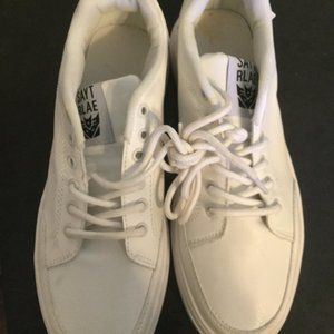 New without tags  Saytrlea AGO woman's sneaker/shoes size 41 excellent condition
